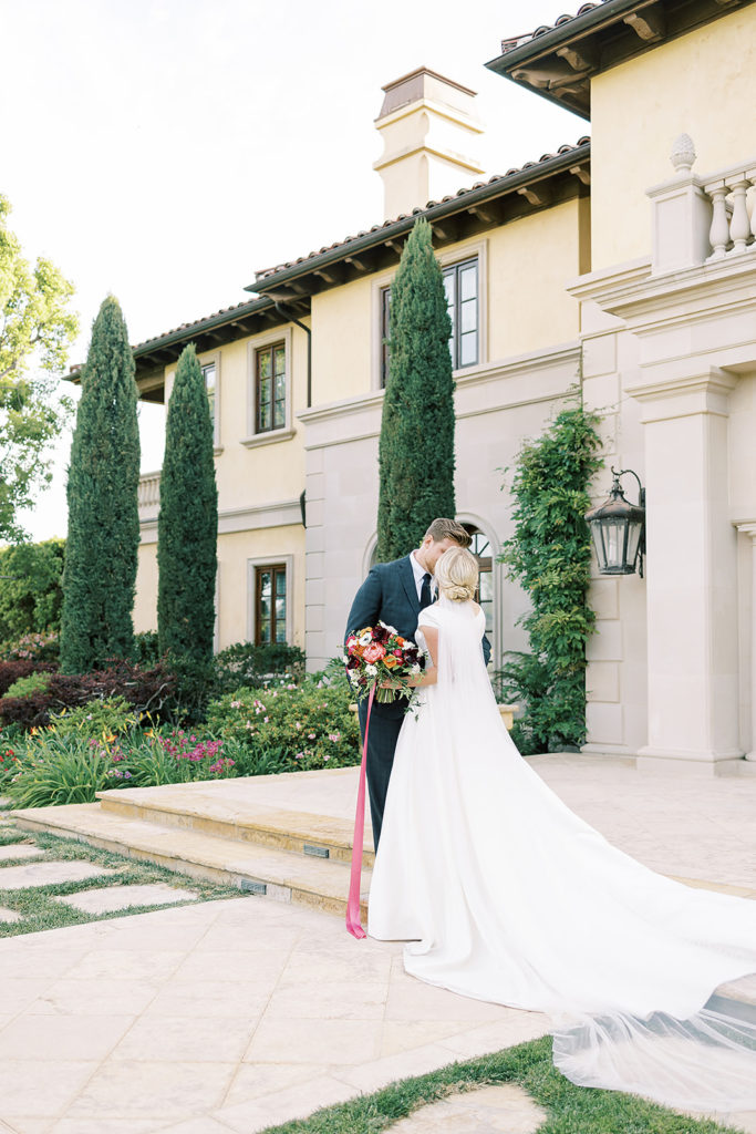 A Thousands Oaks Wedding Mixing Italian Luxury with California Casual | Photographed by Southern California wedding photographer Alora Lani