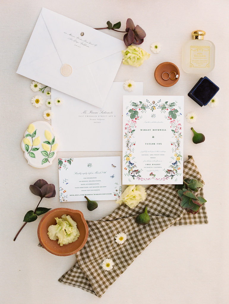 As a luxury wedding photographer, here are 2023 wedding trends I hope to see for bold and vibrant weddings | Colorful Wedding Invitations