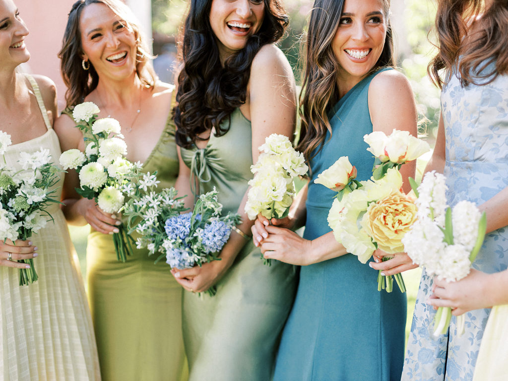 As a luxury wedding photographer, here are 2023 wedding trends I hope to see for bold and vibrant weddings | Monofloral Bridesmaids Bouquets